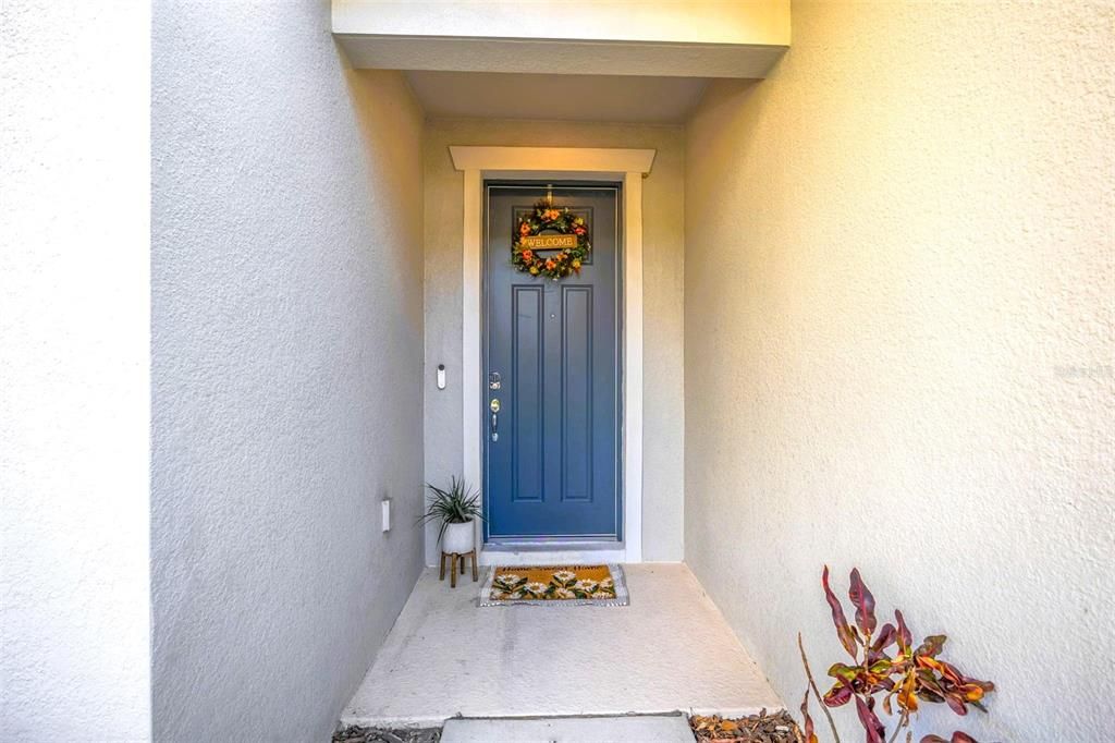 Activo con contrato: $429,990 (4 camas, 2 baños, 2054 Pies cuadrados)