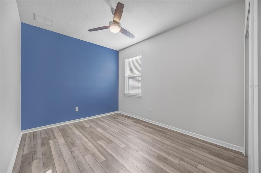 Activo con contrato: $429,990 (4 camas, 2 baños, 2054 Pies cuadrados)