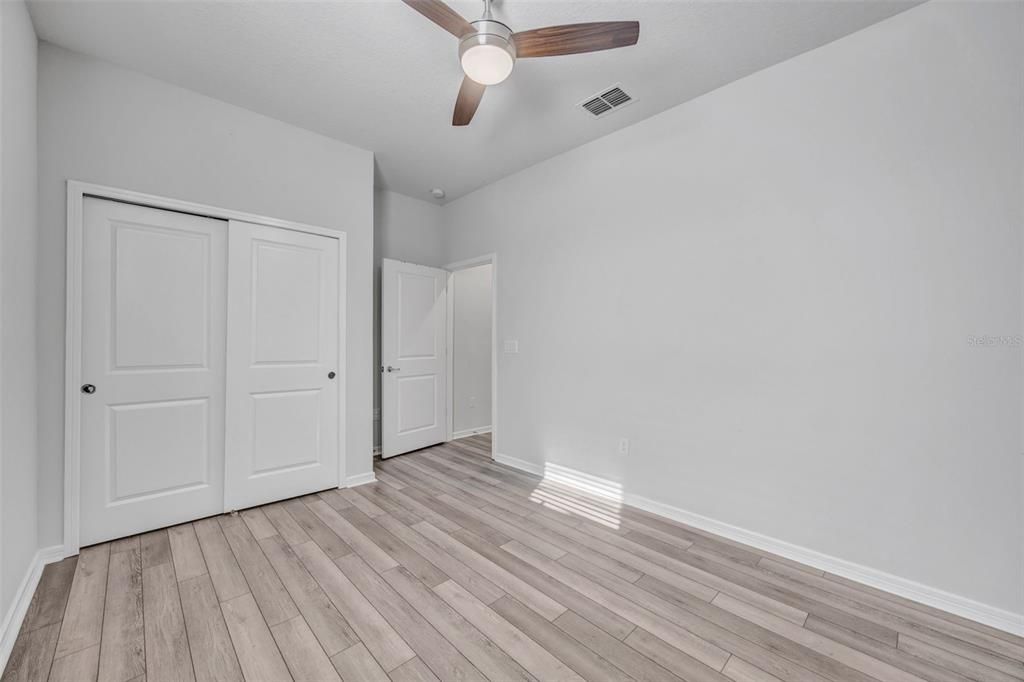 Activo con contrato: $429,990 (4 camas, 2 baños, 2054 Pies cuadrados)