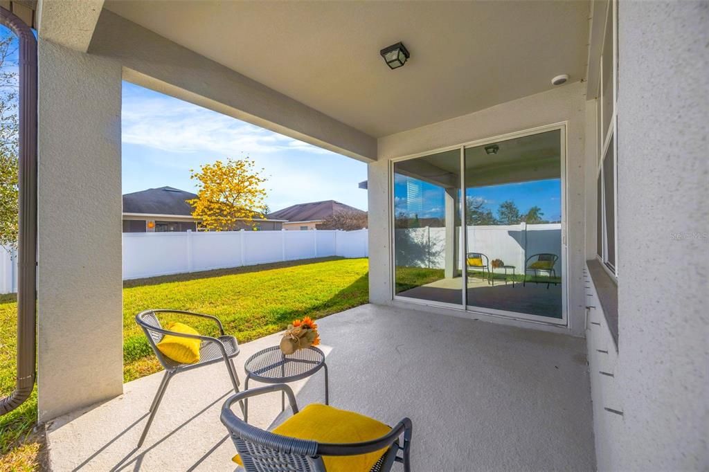 Activo con contrato: $429,990 (4 camas, 2 baños, 2054 Pies cuadrados)