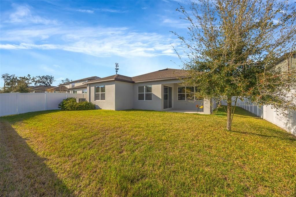 Activo con contrato: $429,990 (4 camas, 2 baños, 2054 Pies cuadrados)