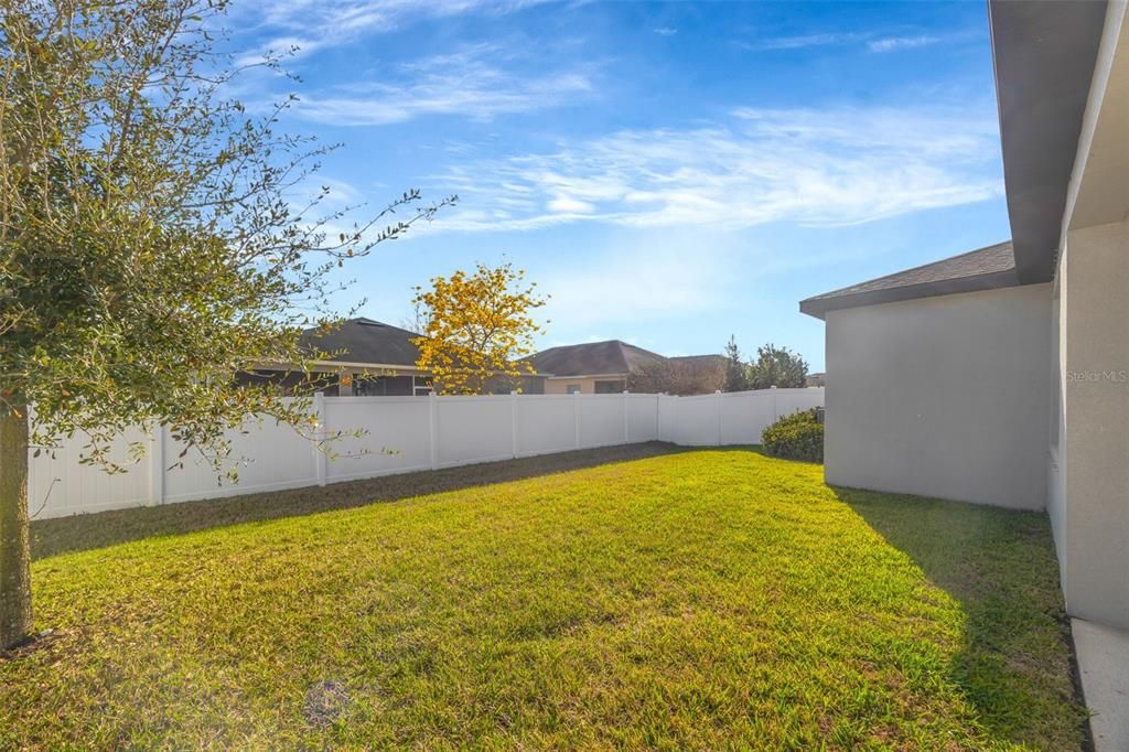 Activo con contrato: $429,990 (4 camas, 2 baños, 2054 Pies cuadrados)