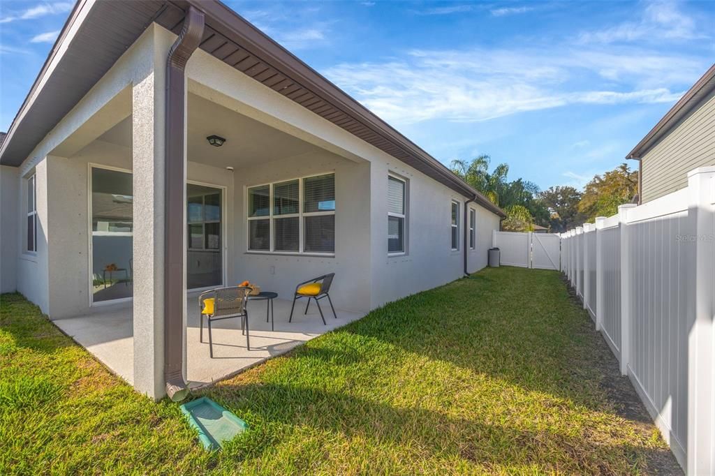 Activo con contrato: $429,990 (4 camas, 2 baños, 2054 Pies cuadrados)