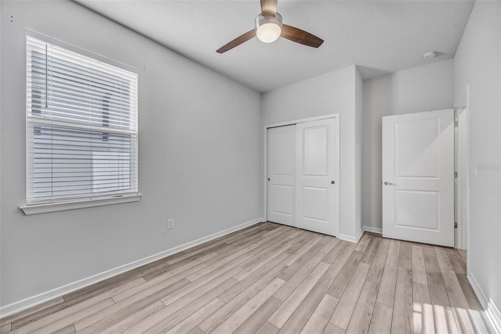 Activo con contrato: $429,990 (4 camas, 2 baños, 2054 Pies cuadrados)
