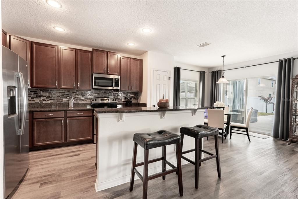 Activo con contrato: $539,900 (4 camas, 2 baños, 2836 Pies cuadrados)