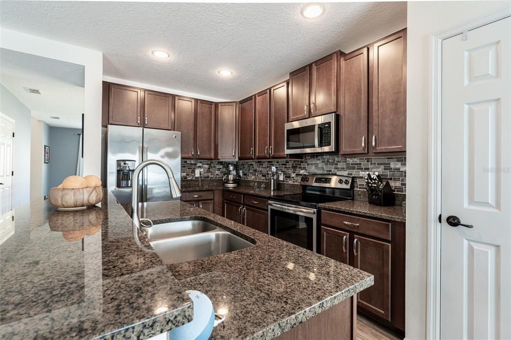Activo con contrato: $539,900 (4 camas, 2 baños, 2836 Pies cuadrados)