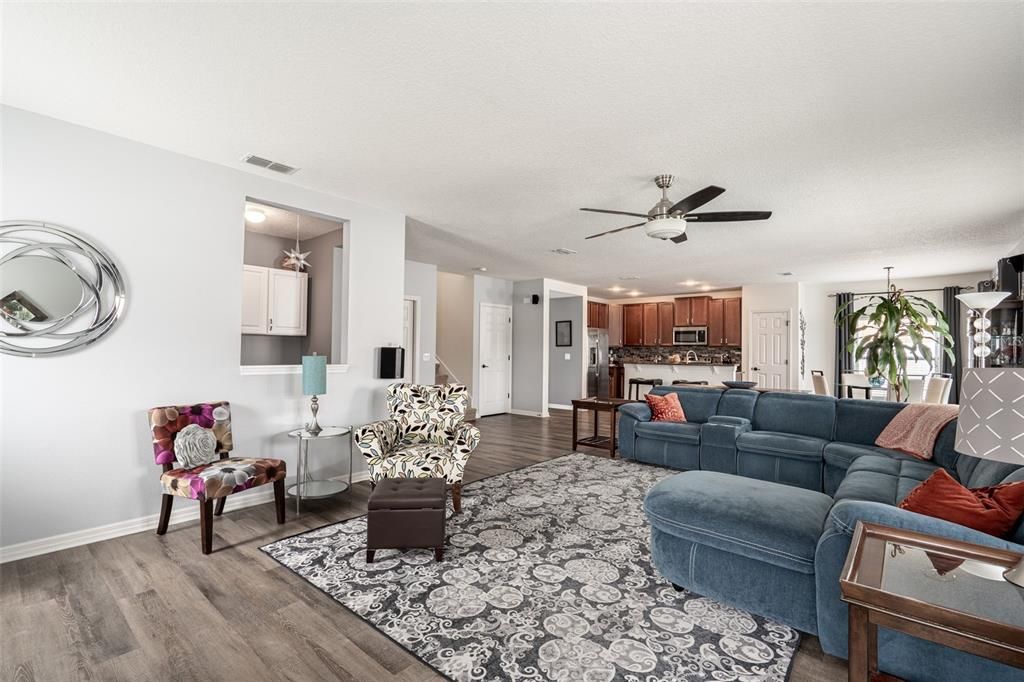 Activo con contrato: $539,900 (4 camas, 2 baños, 2836 Pies cuadrados)