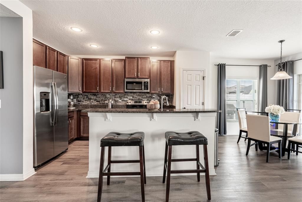 Activo con contrato: $539,900 (4 camas, 2 baños, 2836 Pies cuadrados)