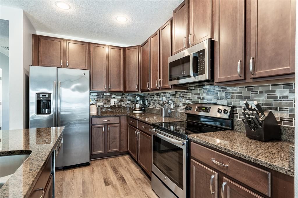 Activo con contrato: $539,900 (4 camas, 2 baños, 2836 Pies cuadrados)