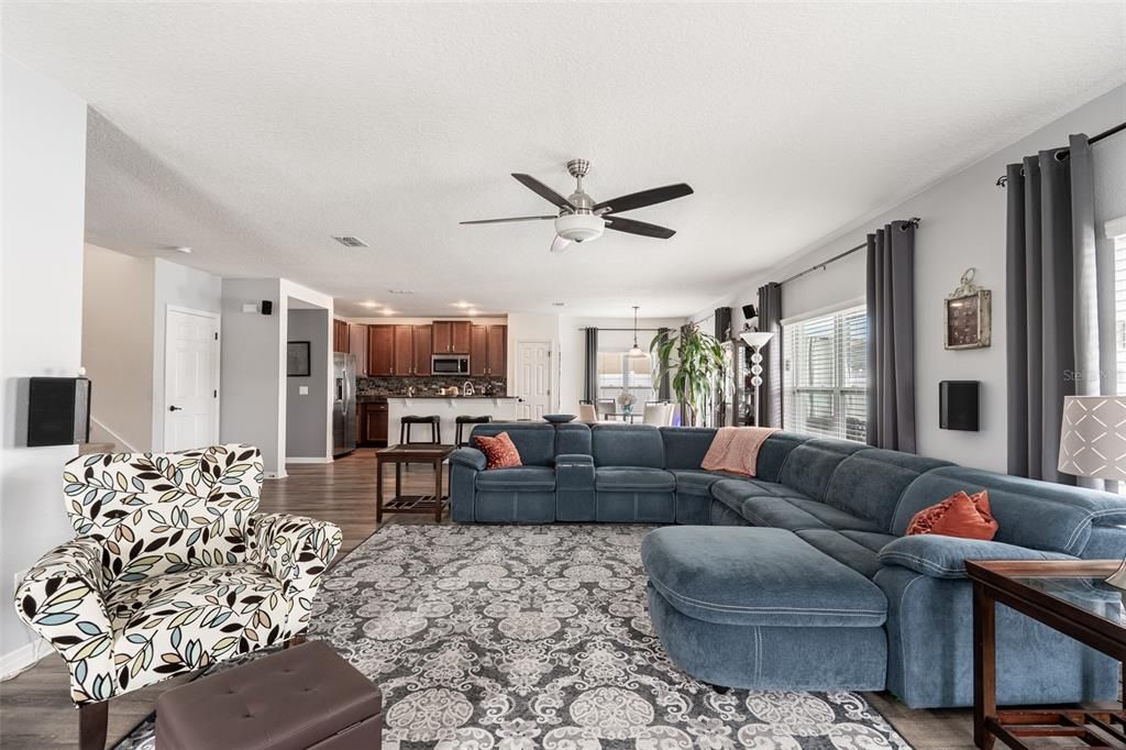 Activo con contrato: $539,900 (4 camas, 2 baños, 2836 Pies cuadrados)
