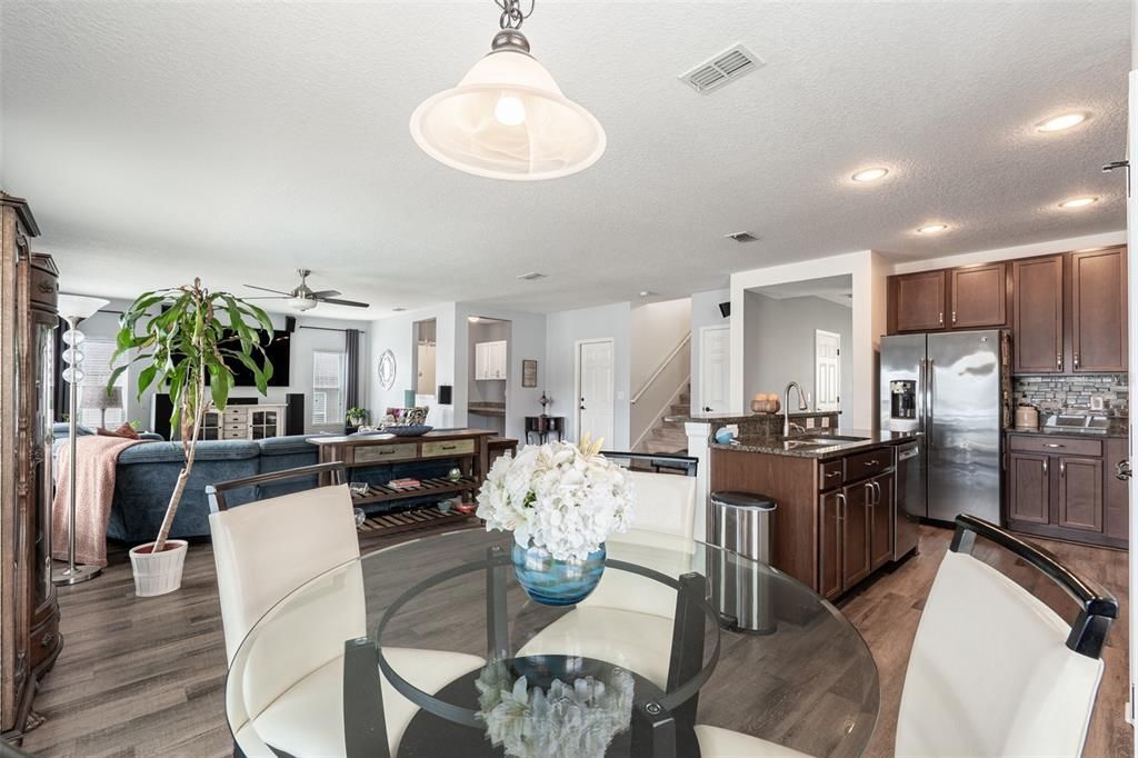 Activo con contrato: $539,900 (4 camas, 2 baños, 2836 Pies cuadrados)