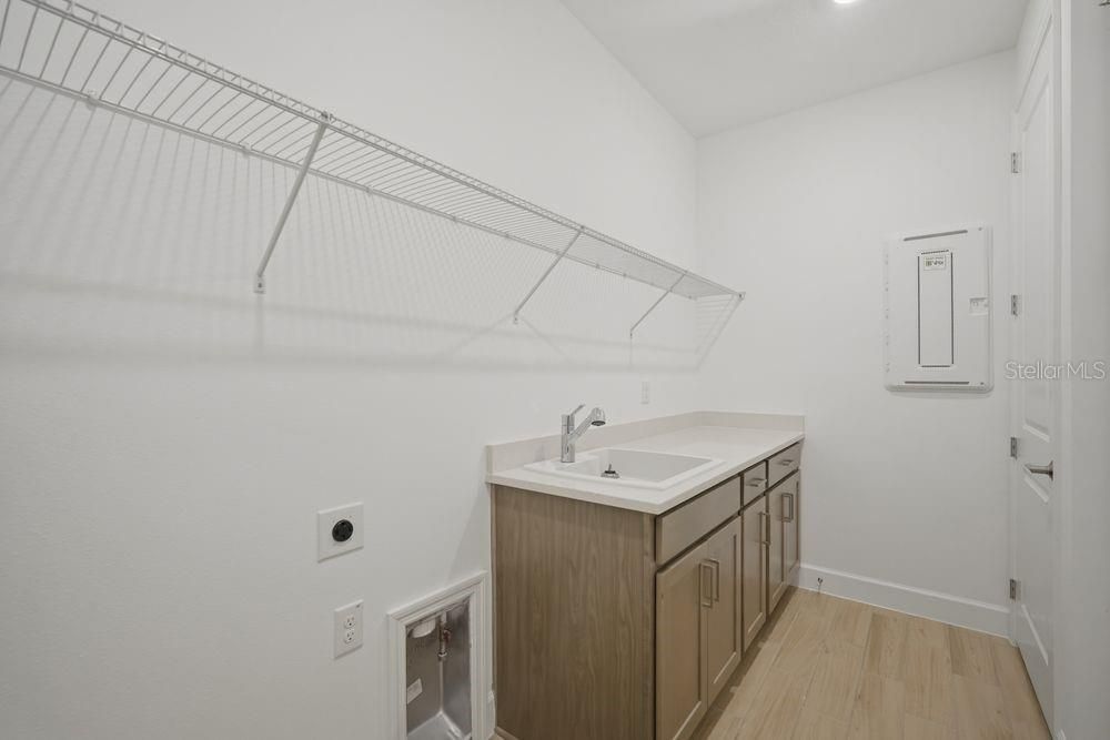 Activo con contrato: $639,999 (4 camas, 4 baños, 2921 Pies cuadrados)