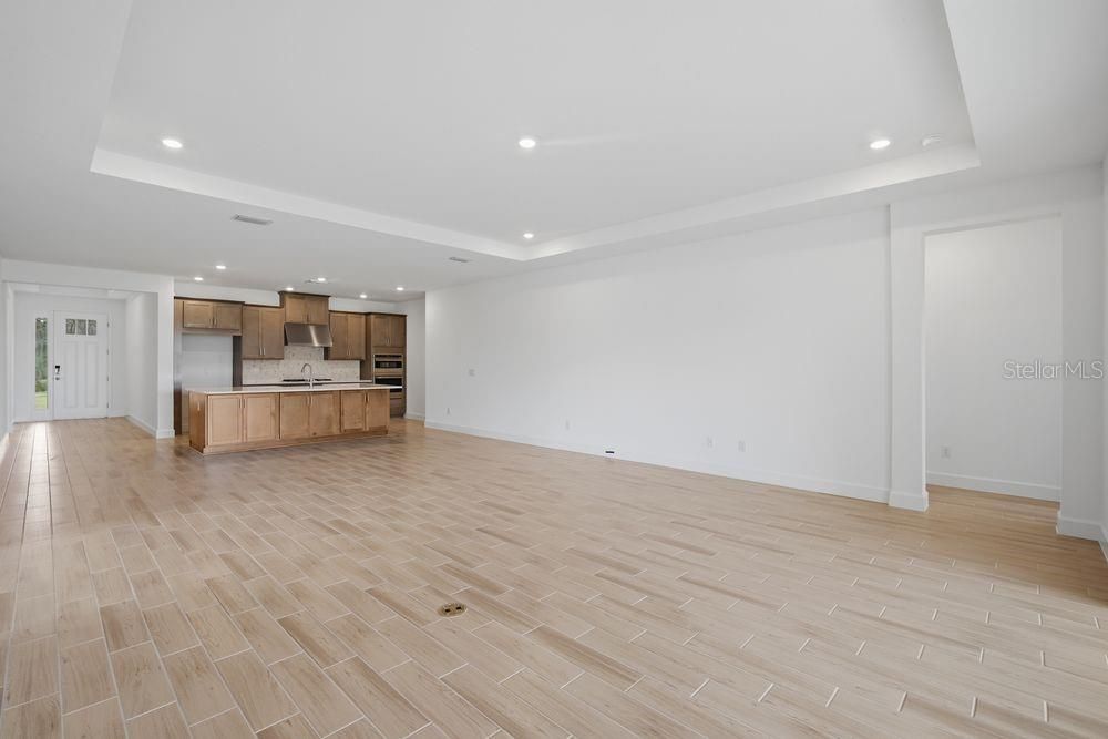 Activo con contrato: $639,999 (4 camas, 4 baños, 2921 Pies cuadrados)