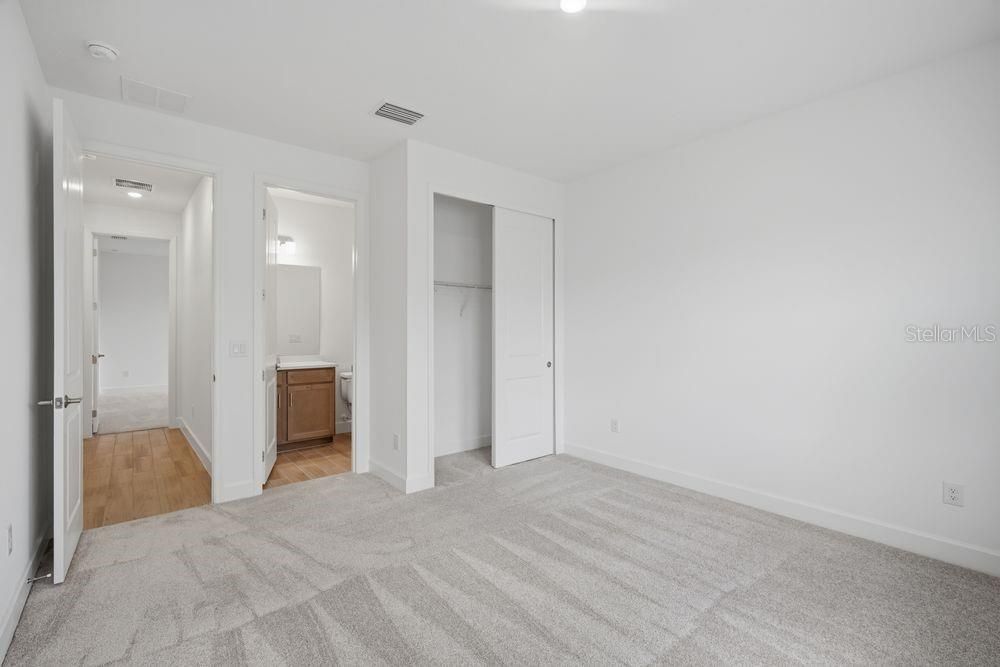 Activo con contrato: $639,999 (4 camas, 4 baños, 2921 Pies cuadrados)