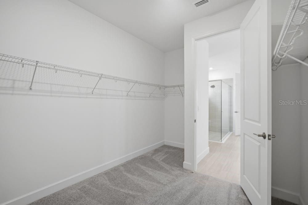 Activo con contrato: $639,999 (4 camas, 4 baños, 2921 Pies cuadrados)
