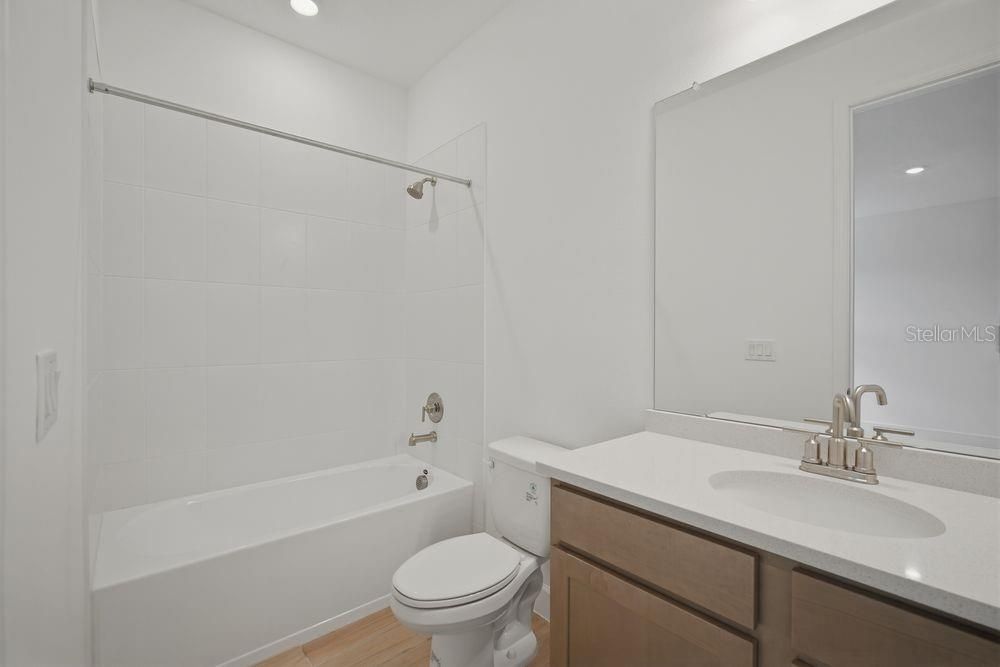 Activo con contrato: $639,999 (4 camas, 4 baños, 2921 Pies cuadrados)
