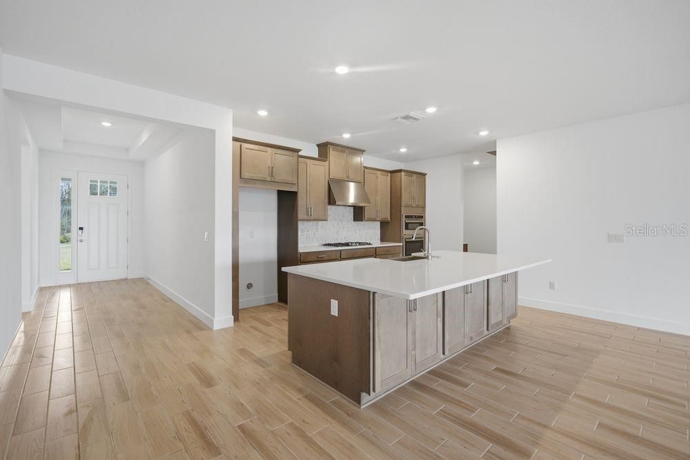 Activo con contrato: $639,999 (4 camas, 4 baños, 2921 Pies cuadrados)