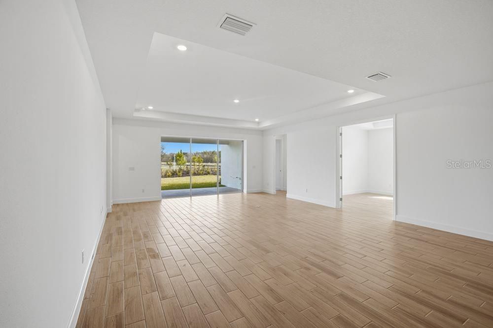 Activo con contrato: $639,999 (4 camas, 4 baños, 2921 Pies cuadrados)