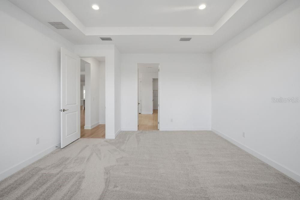 Activo con contrato: $639,999 (4 camas, 4 baños, 2921 Pies cuadrados)