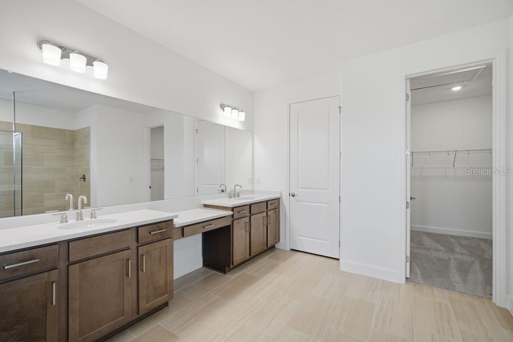 Activo con contrato: $639,999 (4 camas, 4 baños, 2921 Pies cuadrados)
