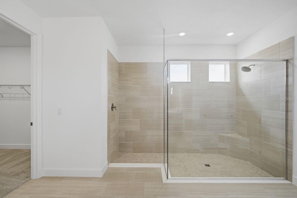 Activo con contrato: $639,999 (4 camas, 4 baños, 2921 Pies cuadrados)