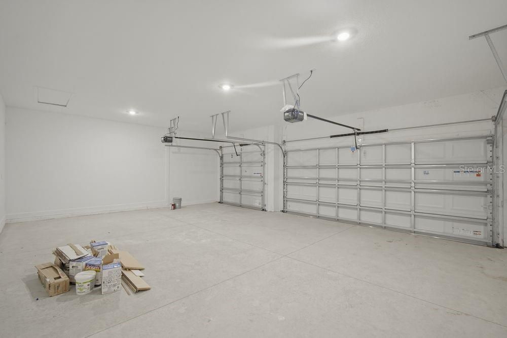 Activo con contrato: $639,999 (4 camas, 4 baños, 2921 Pies cuadrados)