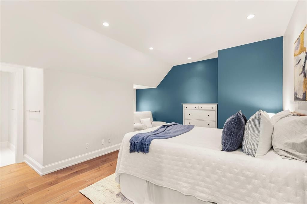 For Sale: $6,900,000 (6 beds, 5 baths, 6396 Square Feet)