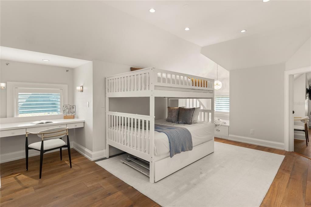 For Sale: $6,900,000 (6 beds, 5 baths, 6396 Square Feet)