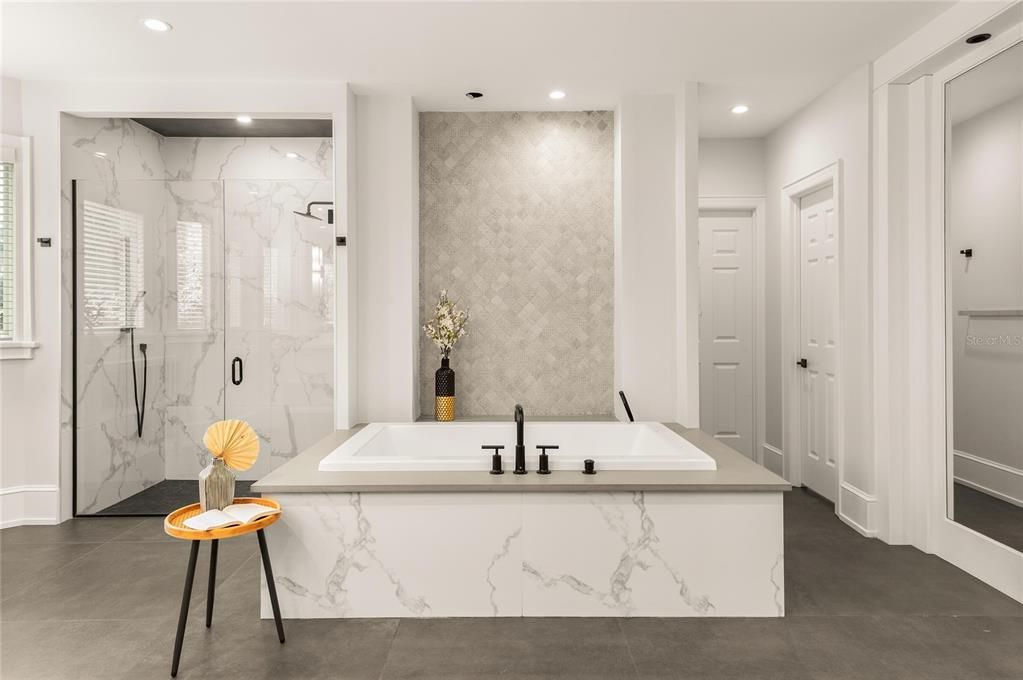 For Sale: $6,900,000 (6 beds, 5 baths, 6396 Square Feet)