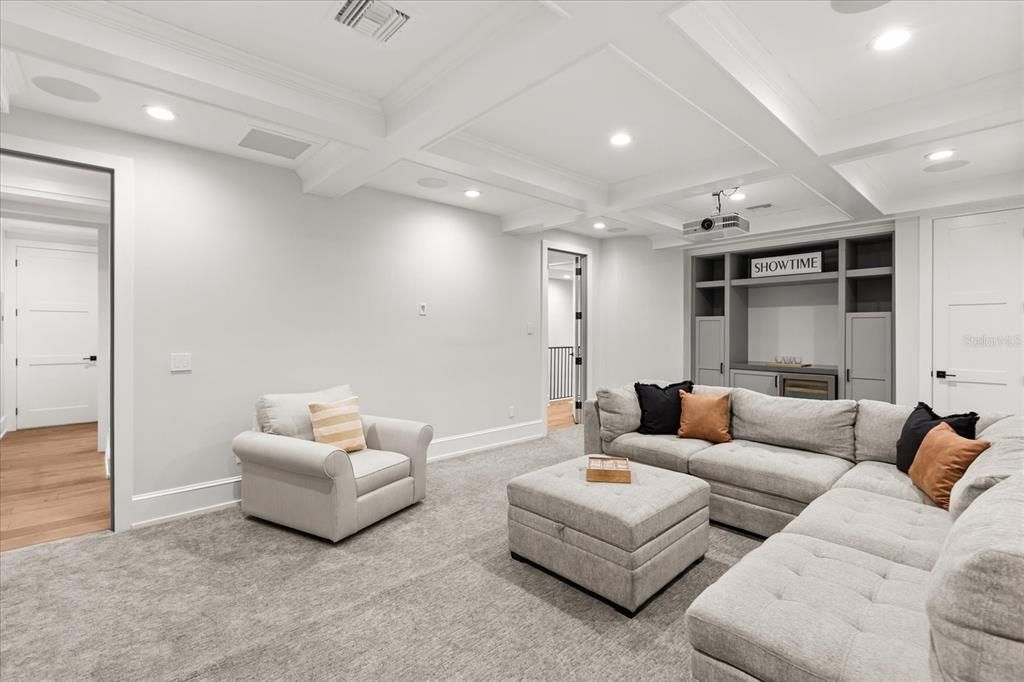 For Sale: $6,900,000 (6 beds, 5 baths, 6396 Square Feet)