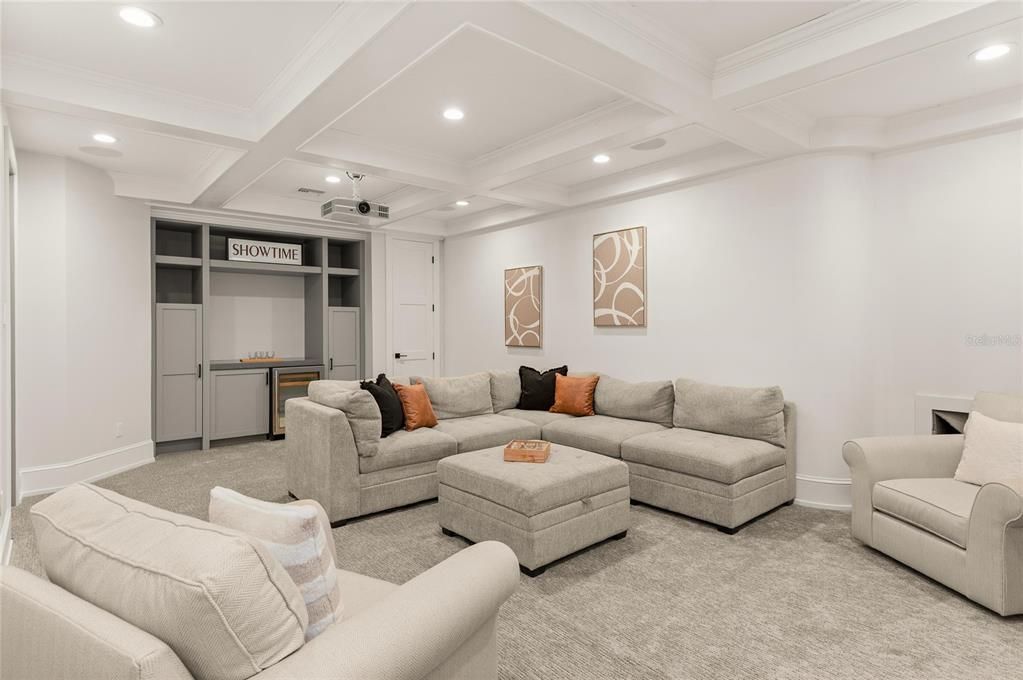For Sale: $6,900,000 (6 beds, 5 baths, 6396 Square Feet)
