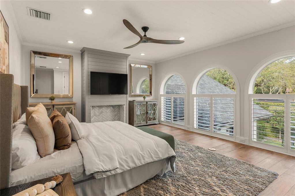 For Sale: $6,900,000 (6 beds, 5 baths, 6396 Square Feet)