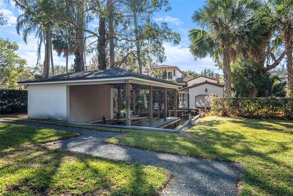 For Sale: $6,900,000 (6 beds, 5 baths, 6396 Square Feet)