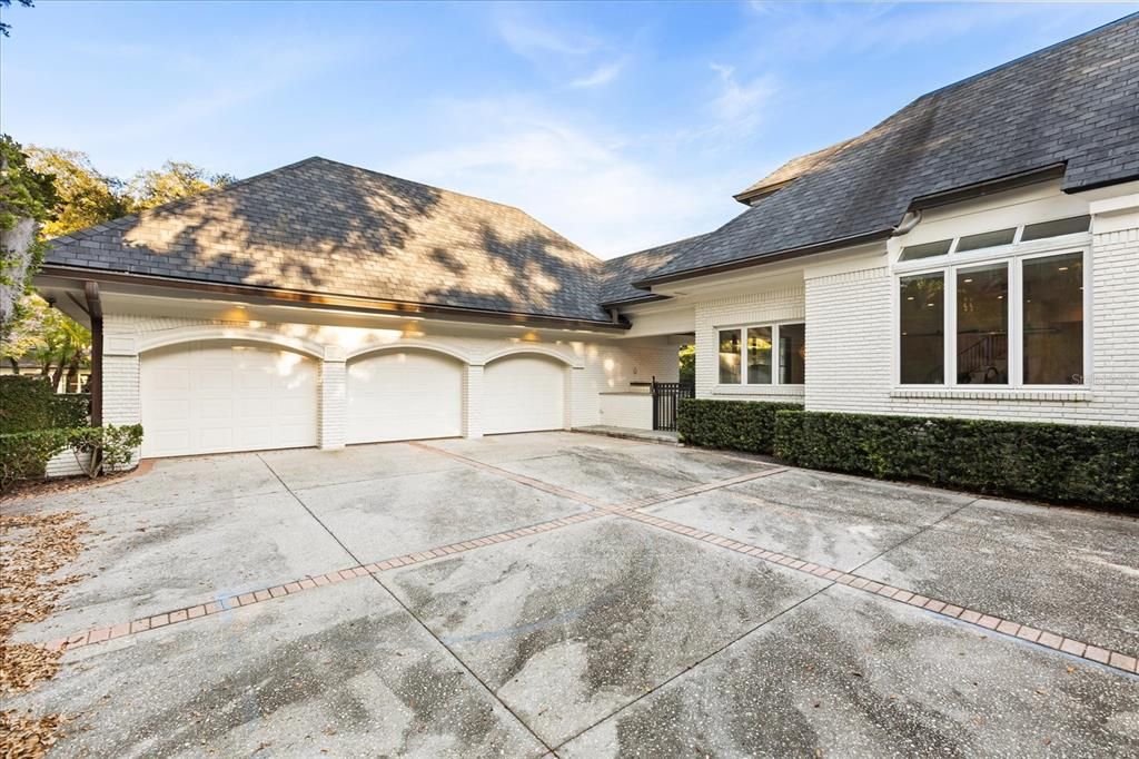 For Sale: $6,900,000 (6 beds, 5 baths, 6396 Square Feet)