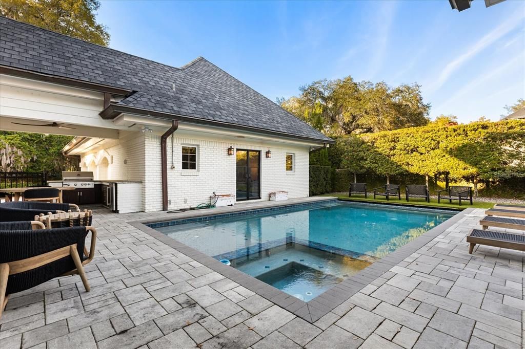 For Sale: $6,900,000 (6 beds, 5 baths, 6396 Square Feet)