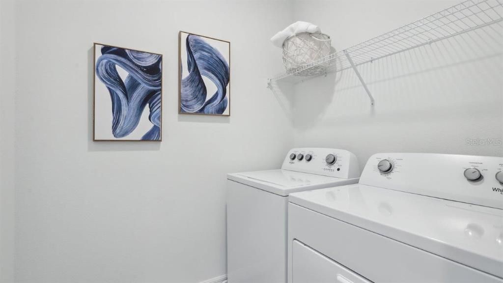 Activo con contrato: $371,990 (4 camas, 2 baños, 2305 Pies cuadrados)
