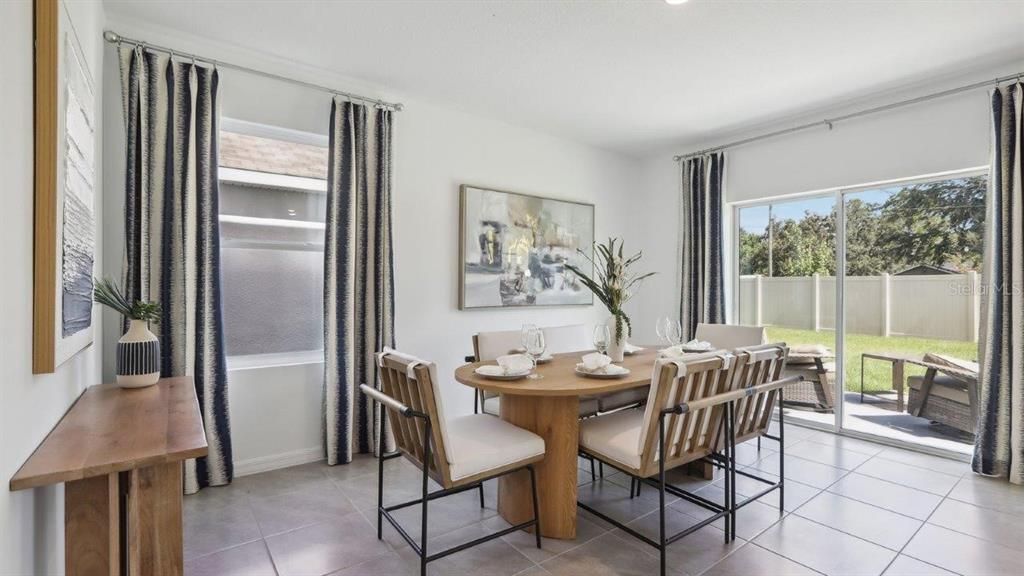Activo con contrato: $371,990 (4 camas, 2 baños, 2305 Pies cuadrados)