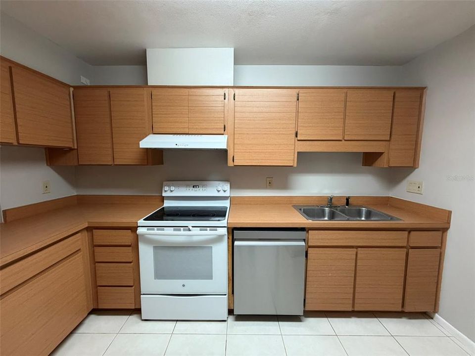 For Rent: $1,750 (2 beds, 2 baths, 1304 Square Feet)