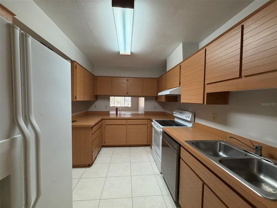 For Rent: $1,750 (2 beds, 2 baths, 1304 Square Feet)