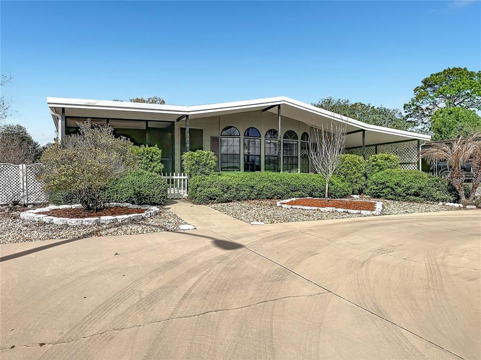 Active With Contract: $189,000 (3 beds, 2 baths, 1904 Square Feet)