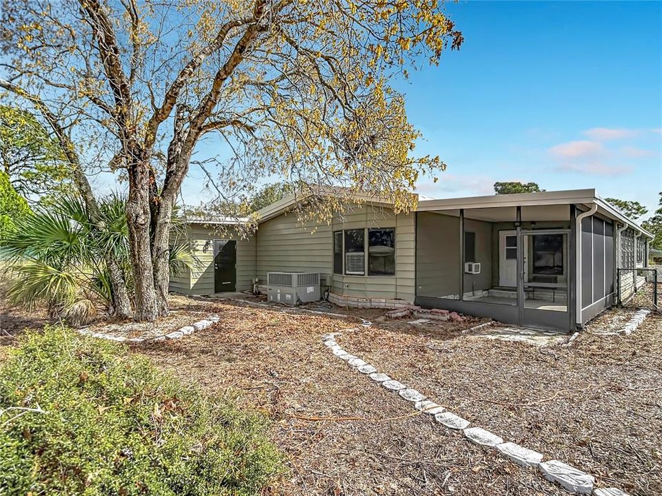 Active With Contract: $189,000 (3 beds, 2 baths, 1904 Square Feet)