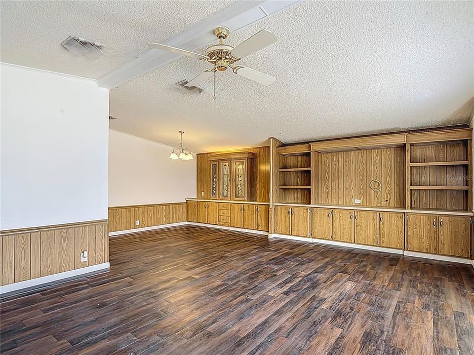 Active With Contract: $189,000 (3 beds, 2 baths, 1904 Square Feet)
