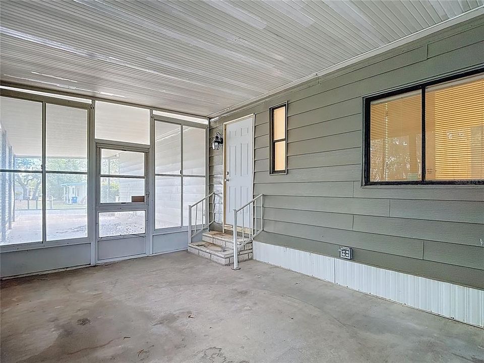 Active With Contract: $189,000 (3 beds, 2 baths, 1904 Square Feet)