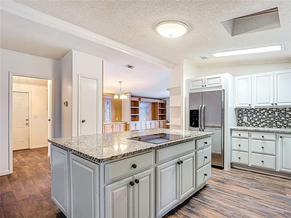 Active With Contract: $189,000 (3 beds, 2 baths, 1904 Square Feet)