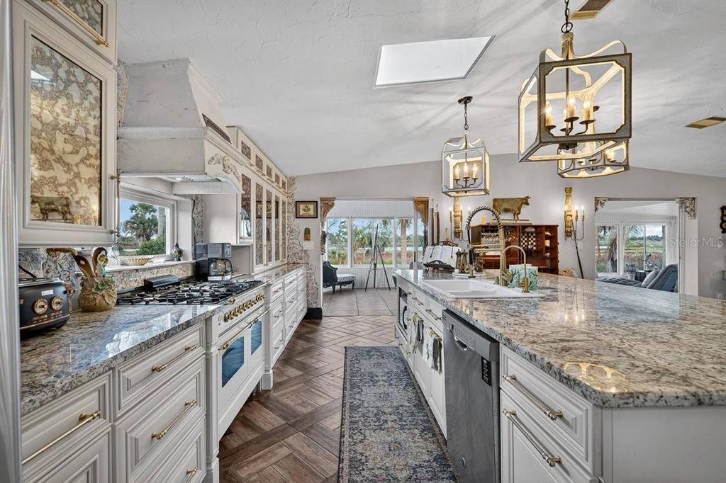 For Sale: $499,999 (3 beds, 2 baths, 2517 Square Feet)