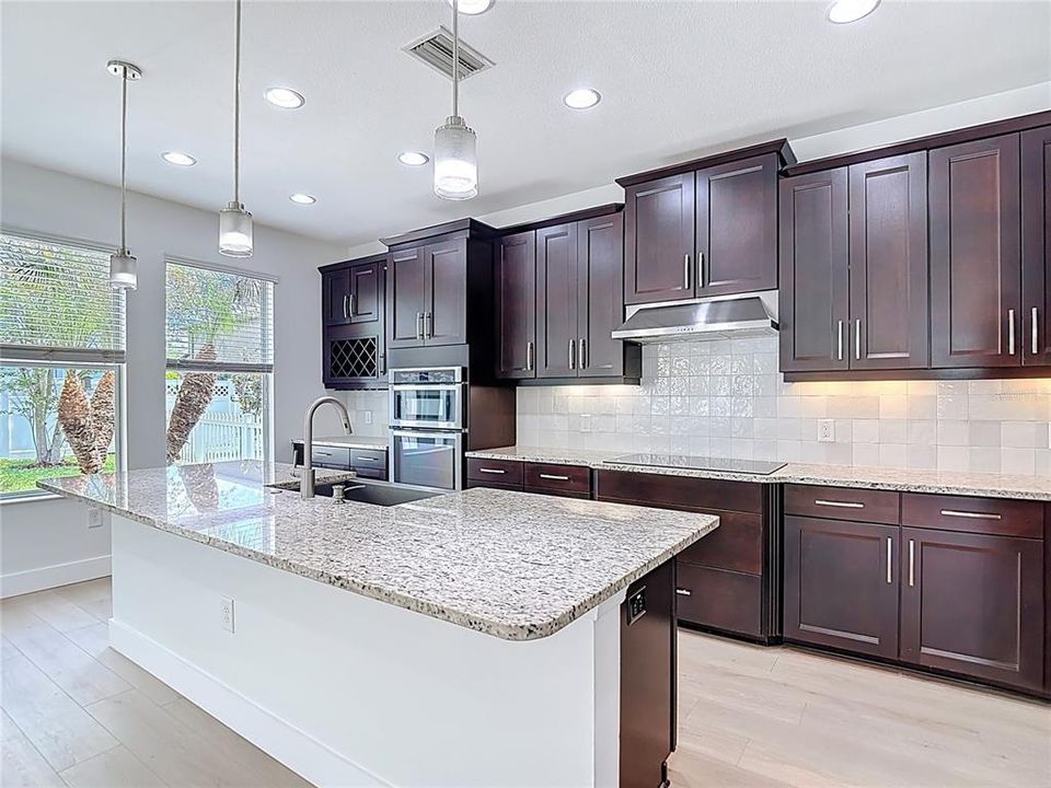 En Venta: $750,000 (4 camas, 3 baños, 3549 Pies cuadrados)