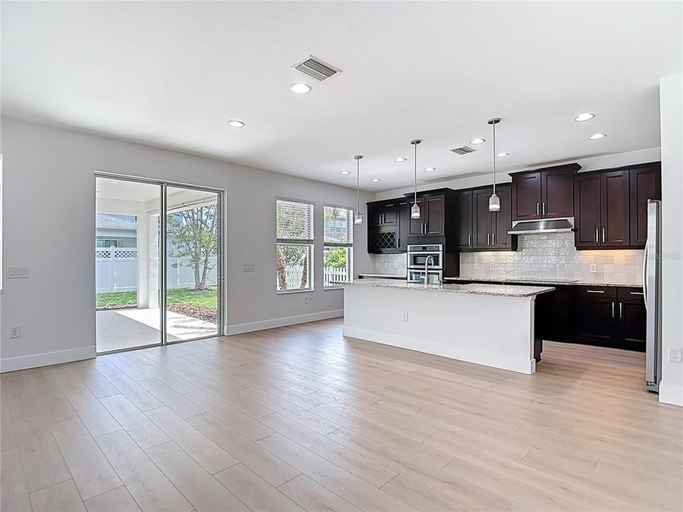 En Venta: $750,000 (4 camas, 3 baños, 3549 Pies cuadrados)