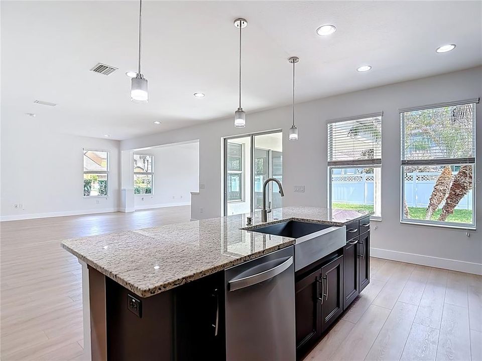 En Venta: $750,000 (4 camas, 3 baños, 3549 Pies cuadrados)