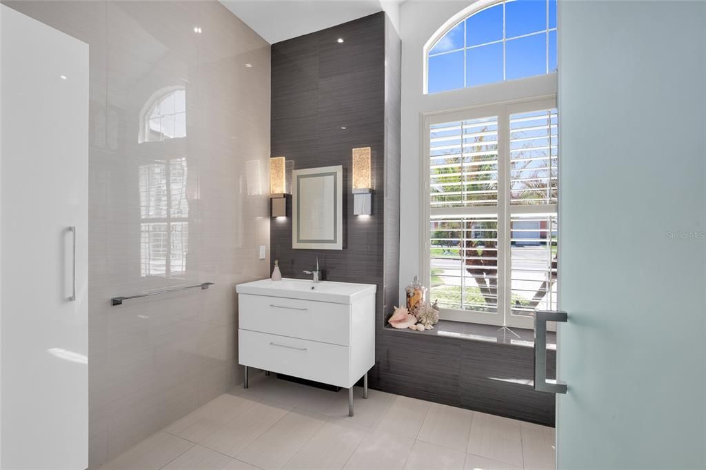 For Sale: $2,690,000 (3 beds, 2 baths, 2632 Square Feet)