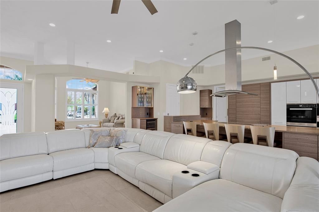 For Sale: $2,690,000 (3 beds, 2 baths, 2632 Square Feet)